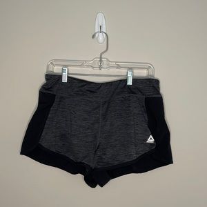Pocketed running shorts